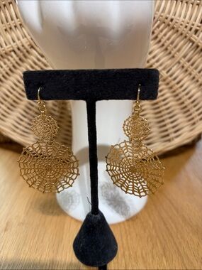 Gold Filigree Dangle Earrings - Elegant Women Jewelry